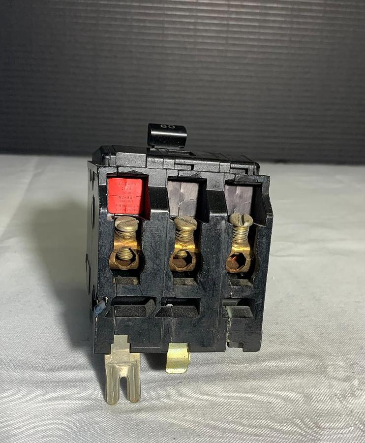Used SCHNEIDER QO360 ($59.99 OBO)