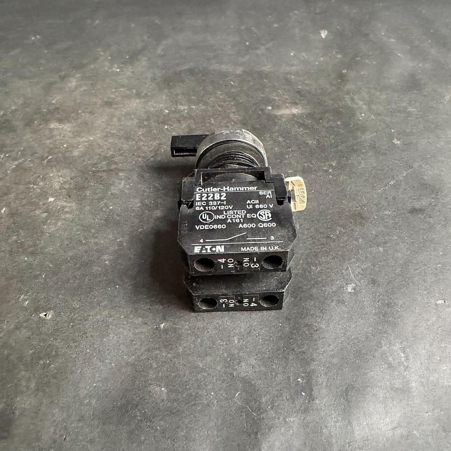 Used CUTLER HAMMER E22B2 SELECTOR SWITCH ($20 OBO)