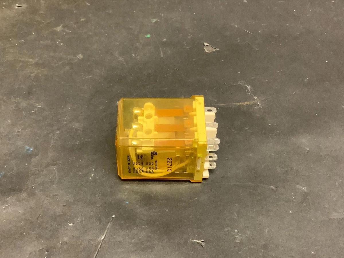 Used IDEC RR3B-UAC120V RELAY ($12 OBO)