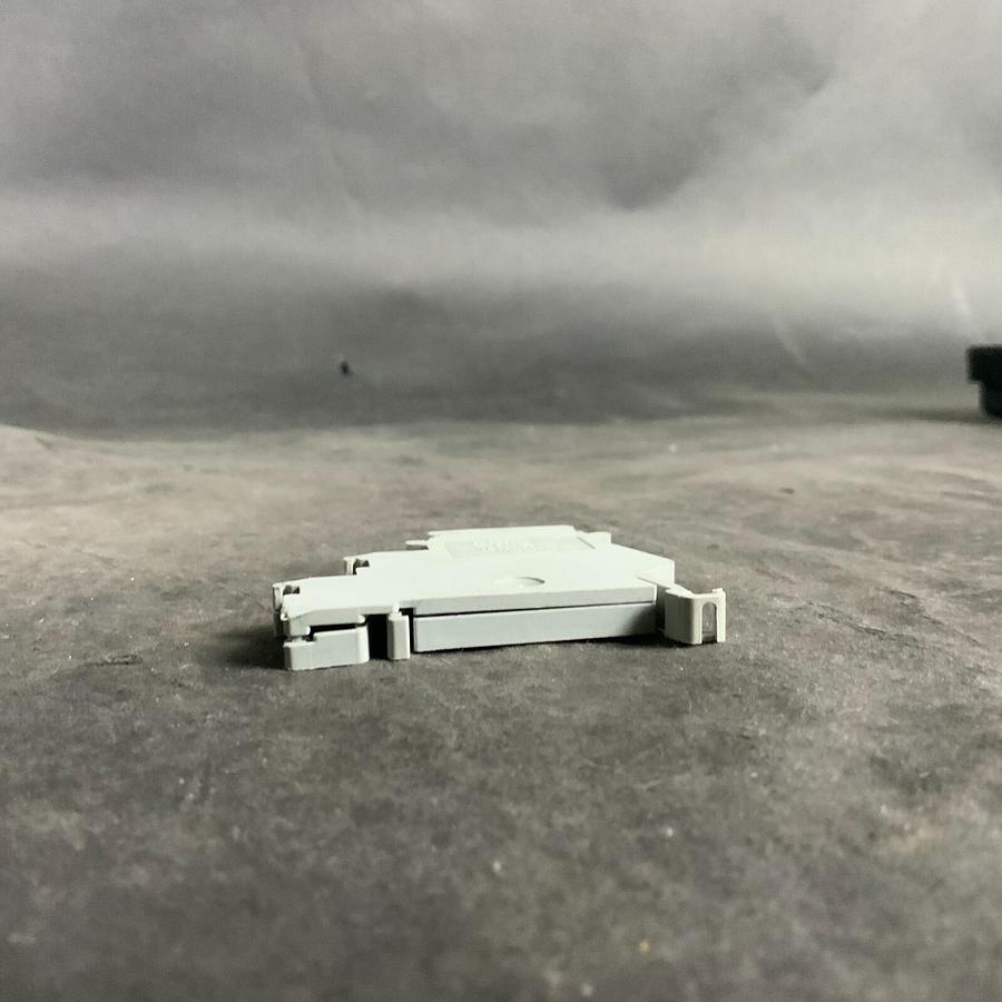 Used PHOENIX CONTACT TYPE DIK 1,5 TERMINAL BLOCK ($6 OBO)