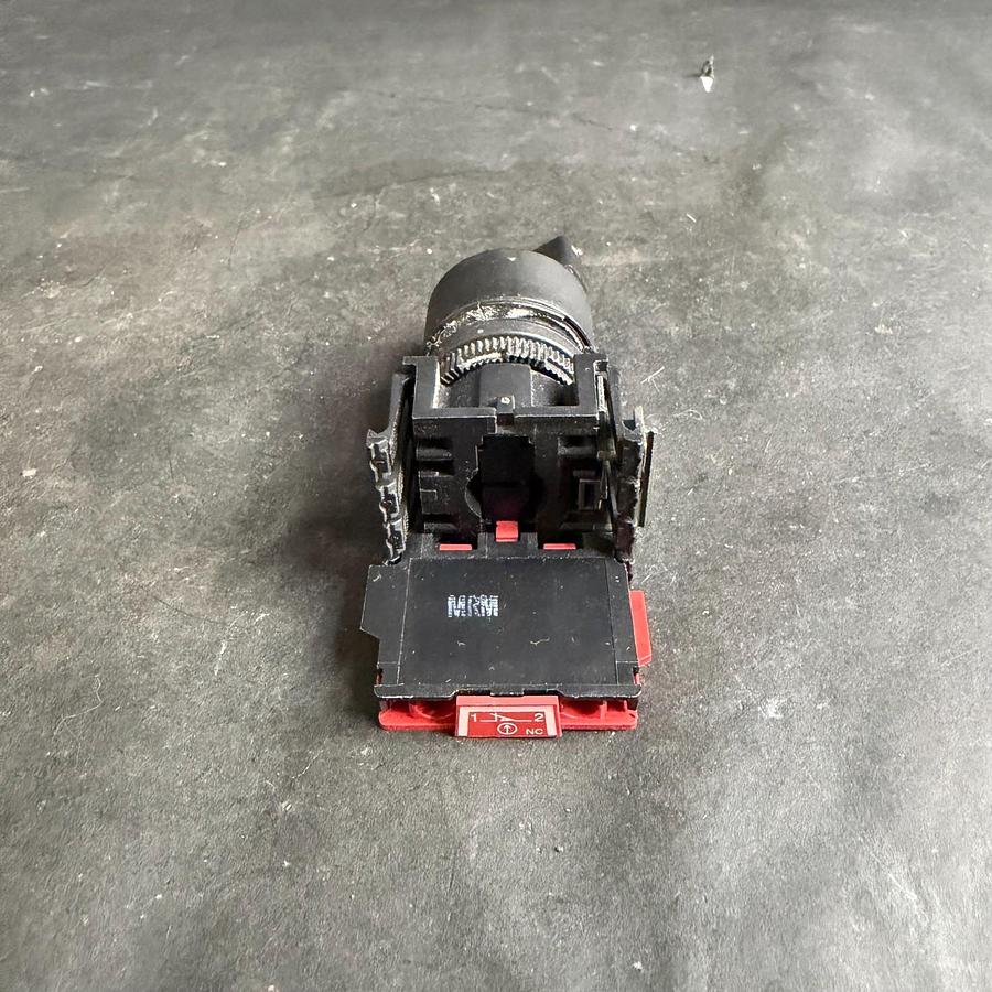 Used ALLEN BRADLEY 800E-4X01 SELECTOR SWITCH ($20 OBO)