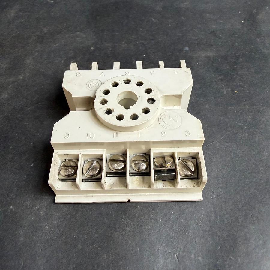 Used UNBRANDED 11-PIN RELAY BASE ($12 OBO)