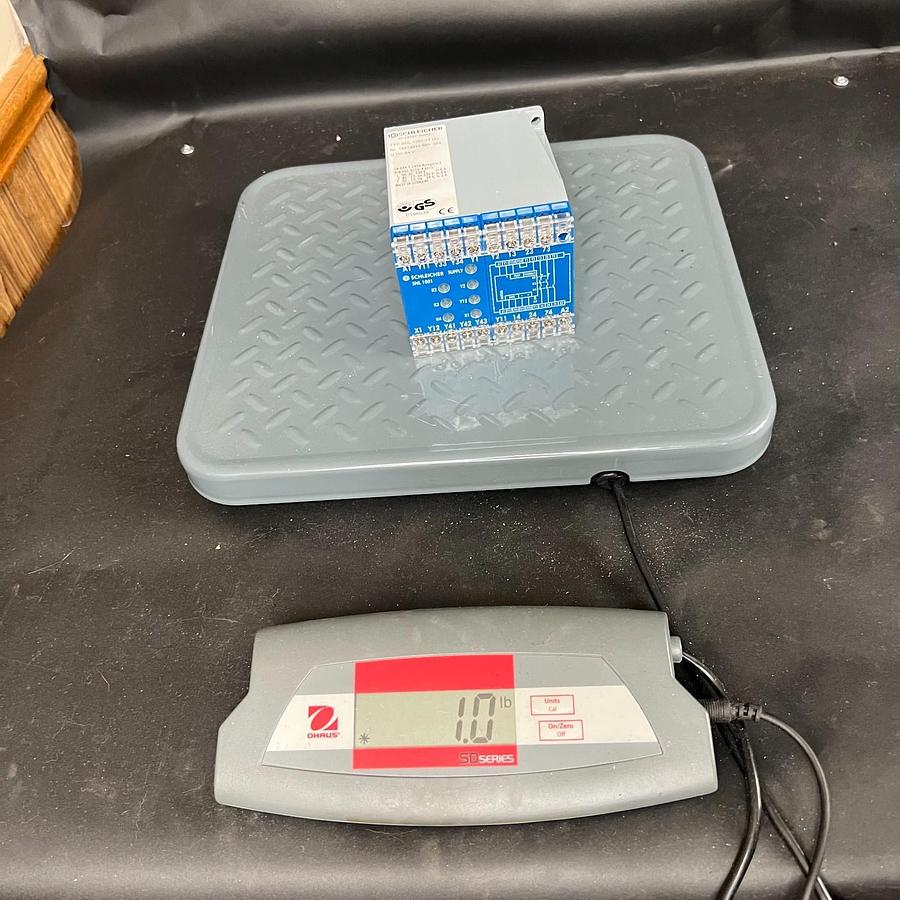 Used SCHLEIGER SNL 1001-17 SAFETY RELAY ($140 OBO)