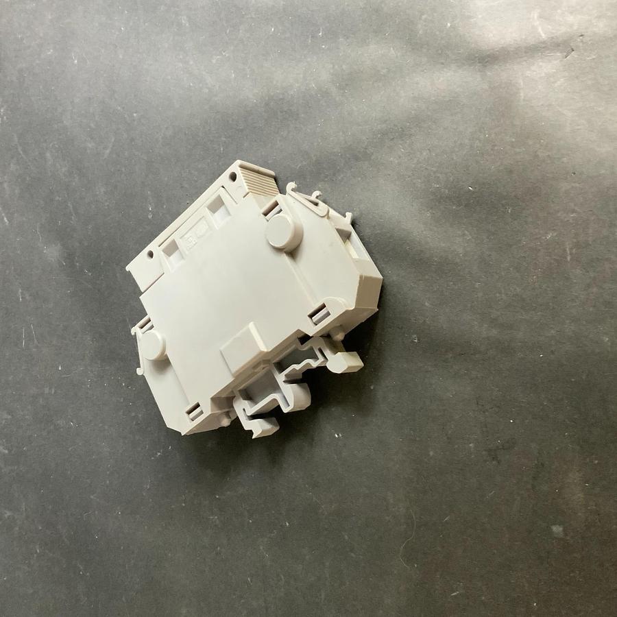 Used ENTRELEC MB10/22SF TERMINAL BLOCK ($5 OBO)