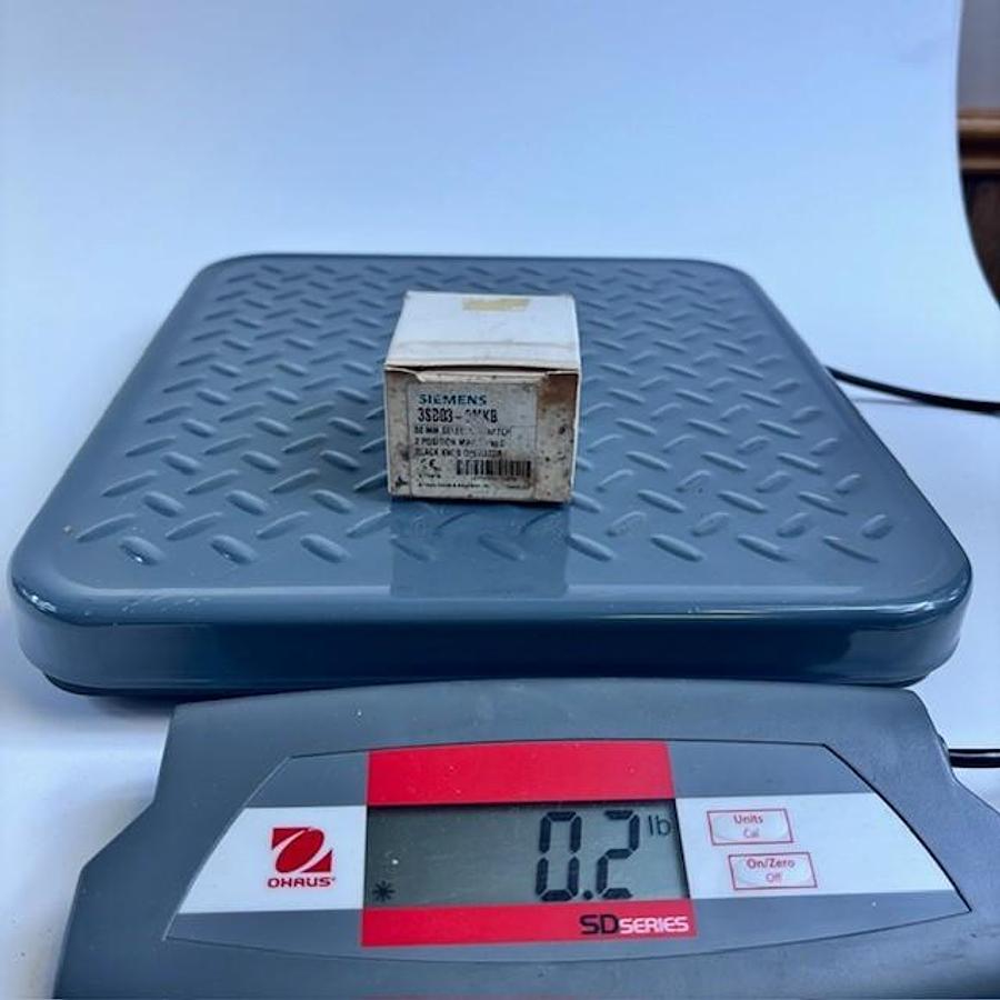 Used SIEMENS 3SB03-2MKB SELECTOR OPERATOR