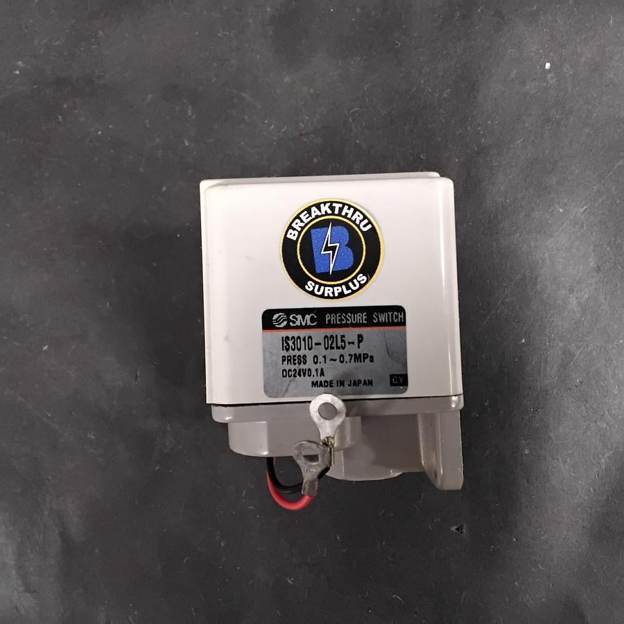 Used SMC IS3010-02L5-P PNEUMATIC PRESSURE SWITCH ($45 OBO)