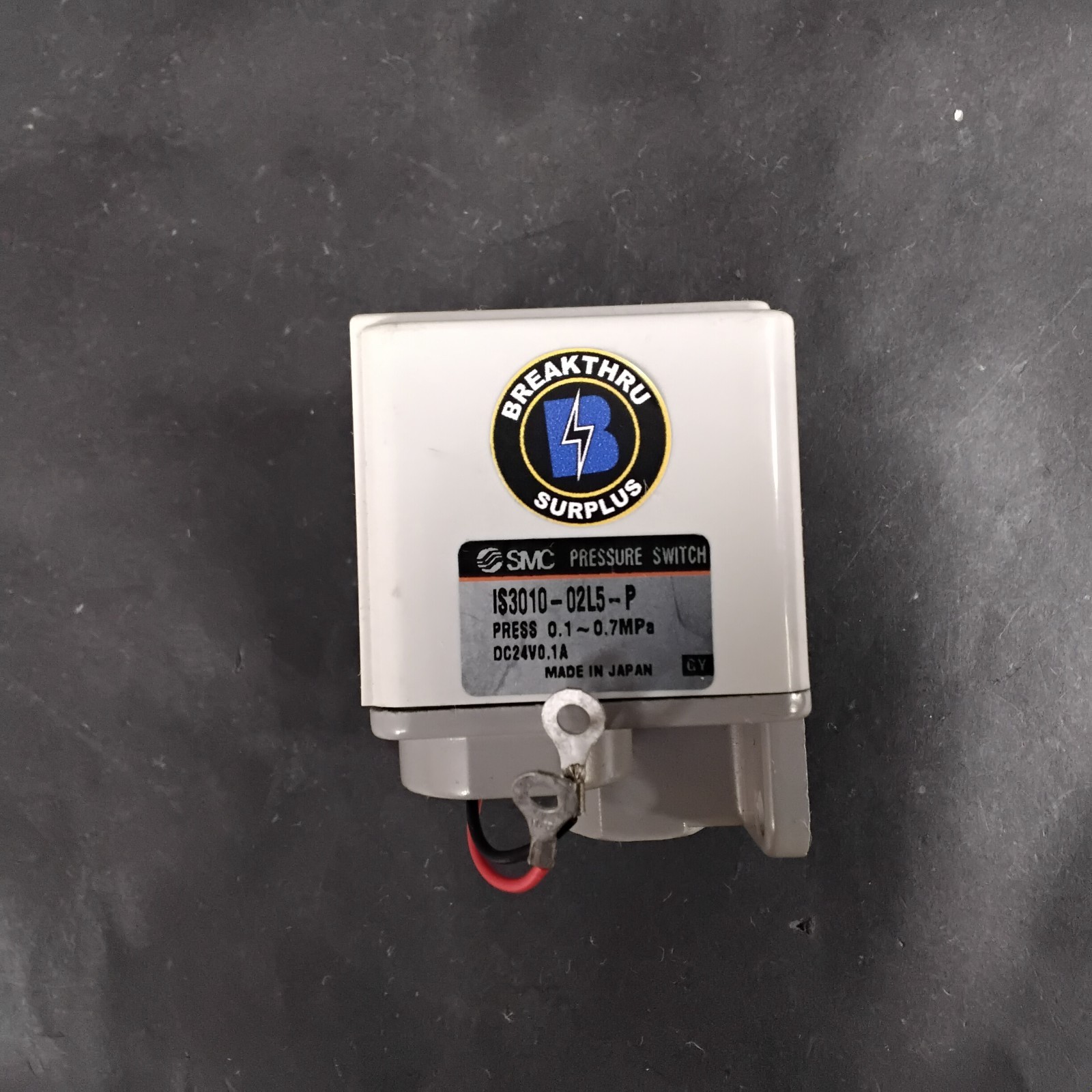 Used SMC IS3010-02L5-P PNEUMATIC PRESSURE SWITCH ($45 OBO)