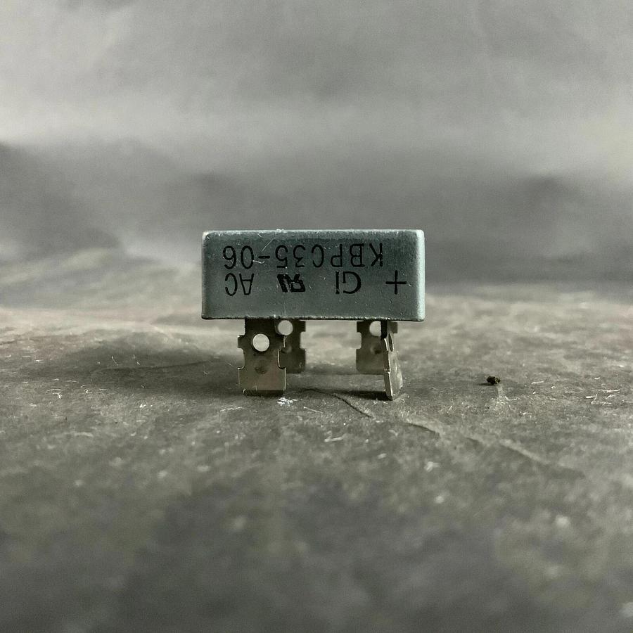 Used VISHAY GENERAL SEMICONDUCTOR KBPC35-06 ($5 OBO)