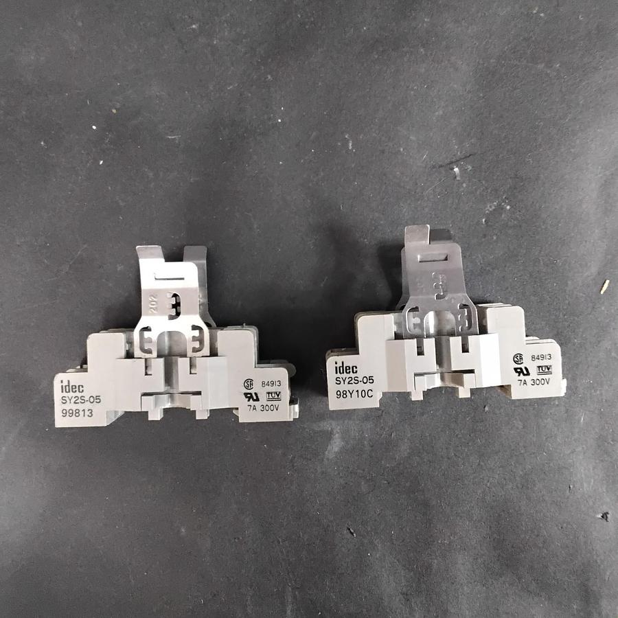 Used IDEC  SY2S-05 RELAY SOCKETS-GROUP OF 2 ($18 OBO)