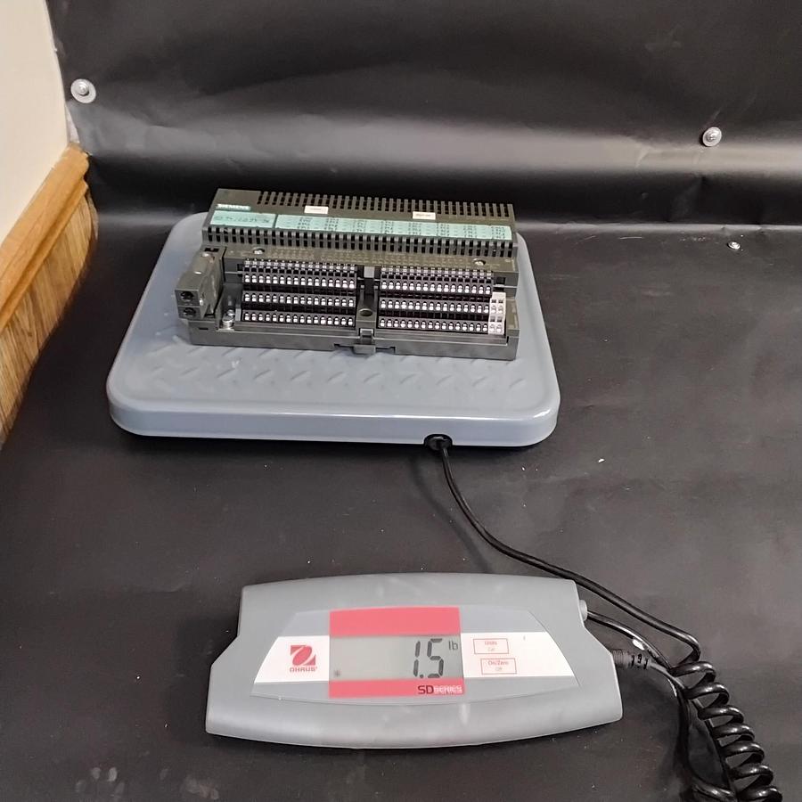 Used SIEMENS ET200B-24DI/8DO CONTROLLER MODULE ($125 OBO)