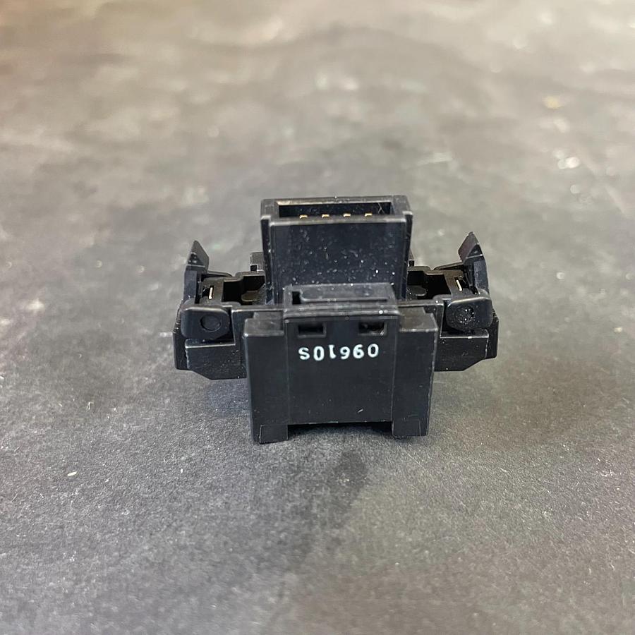 Used OMRON DCN4-MD4 - RECEPTACLE CONNECTOR