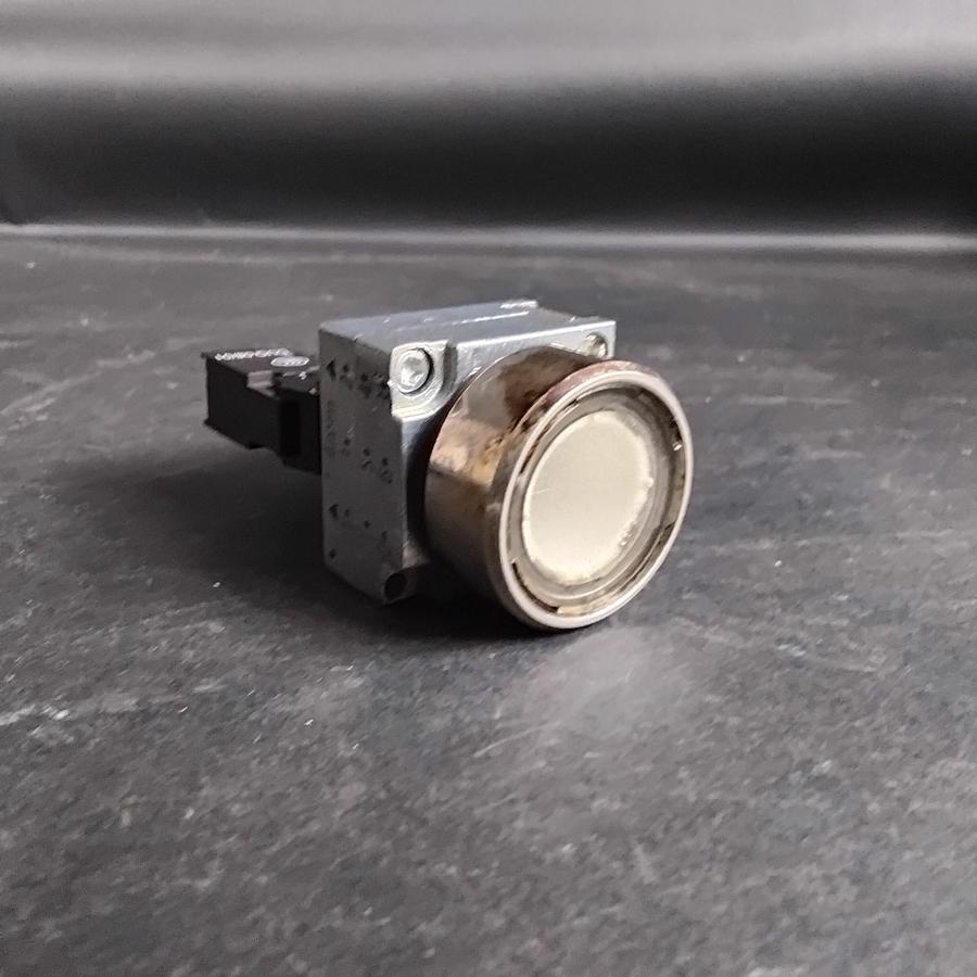 Used SIEMENS 3SB3403-1PE CLEAR PUSHBUTTON ($15 OBO)