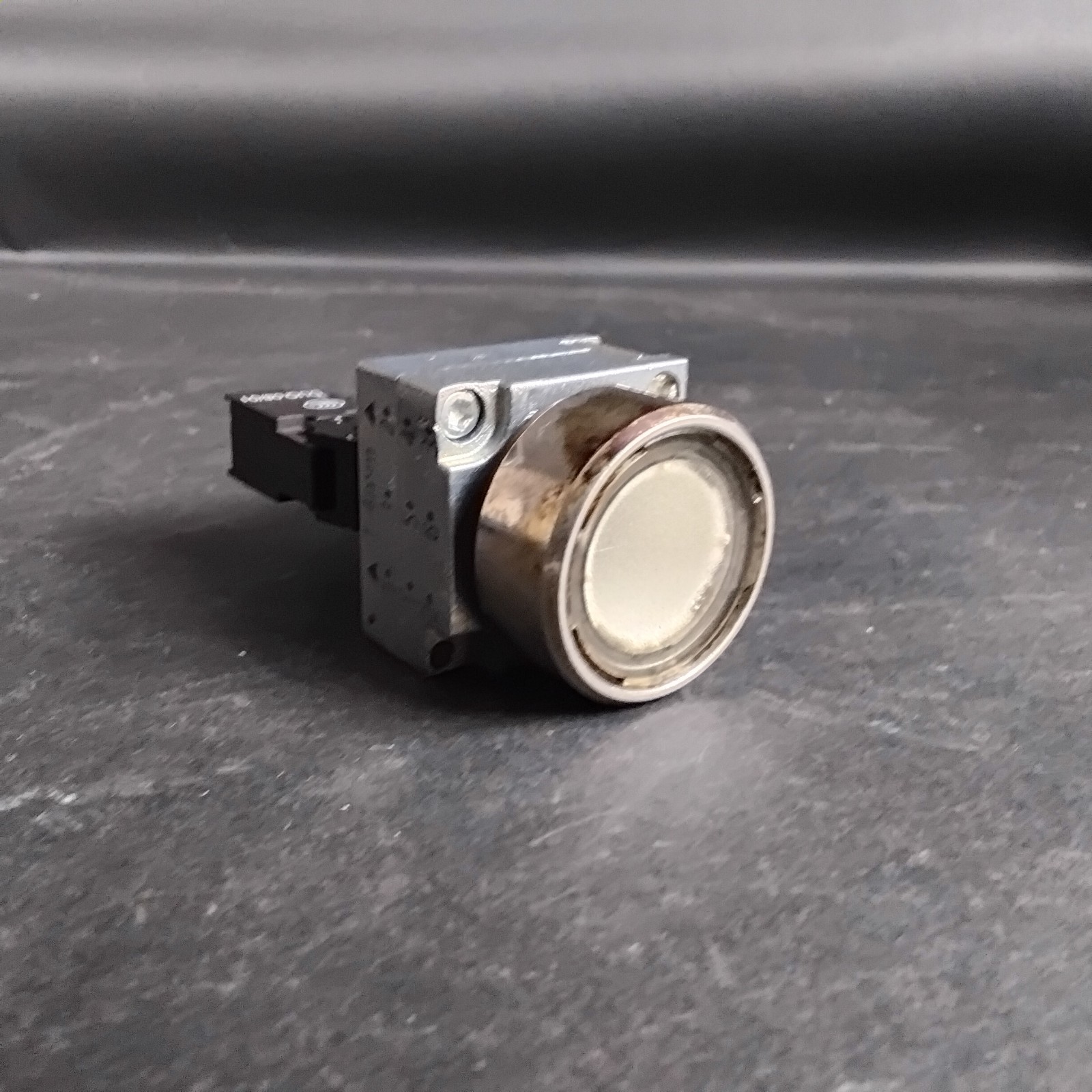 Used SIEMENS 3SB3403-1PE CLEAR PUSHBUTTON ($15 OBO)