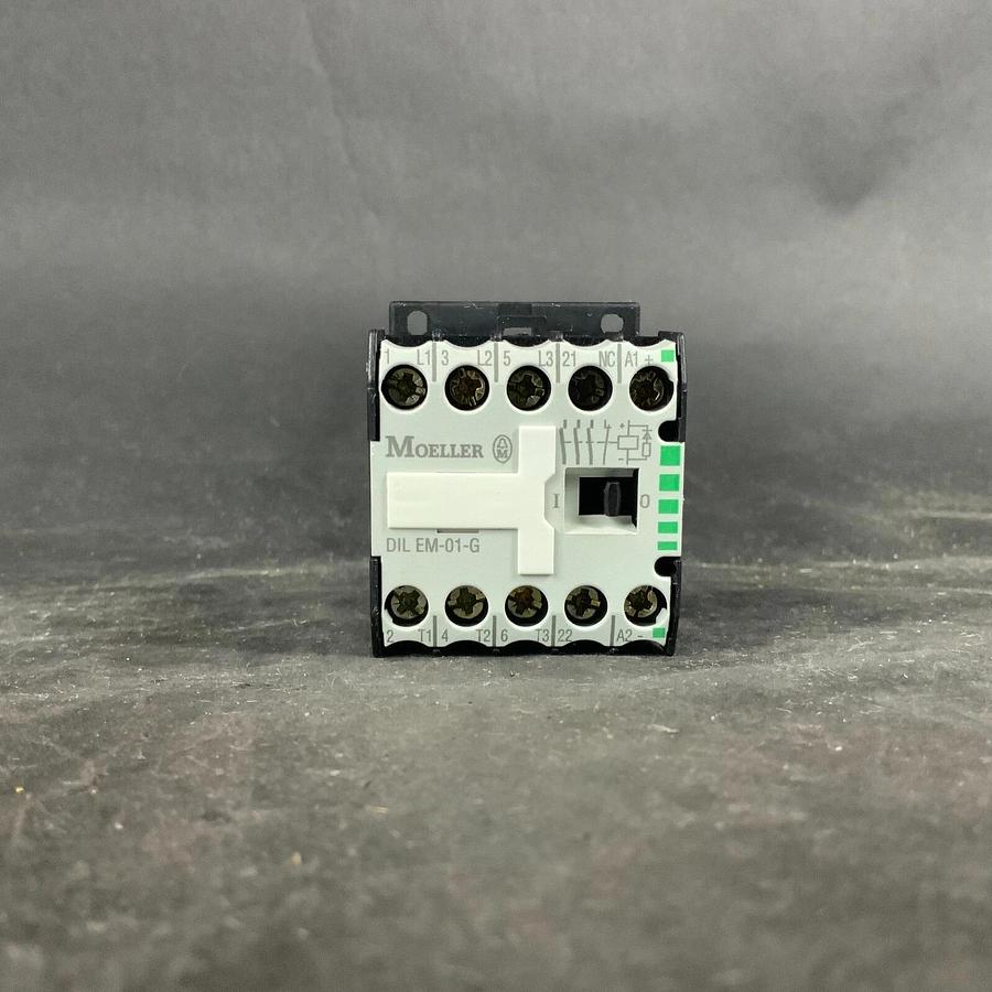 Used MOELLER DIL EM-01-G 24VDC CONTACTOR ($10 OBO)