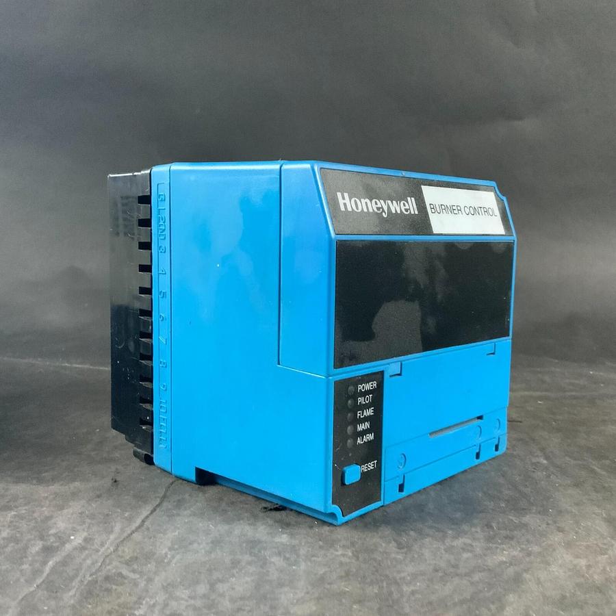 Used HONEYWELL RM7885A1015 RELAY MODULE ($580 OBO)