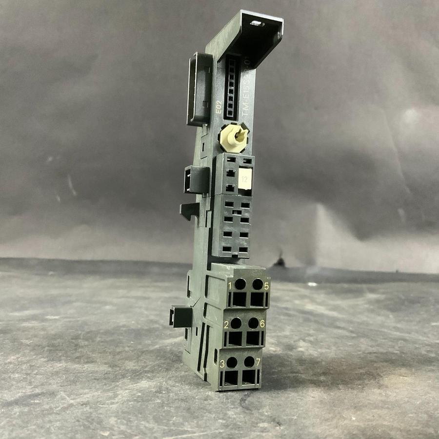 Used SIEMENS 6ES7 193-4CB00-0AA0 TERMINAL MODULE ($10 OBO)