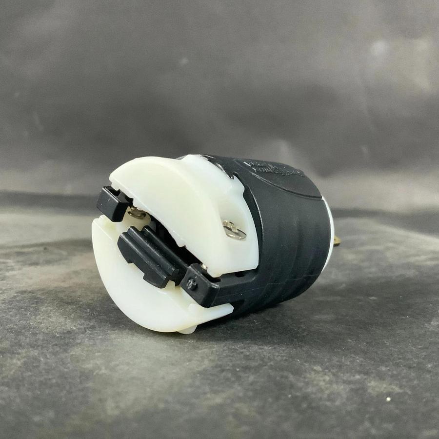LEGRAND PS5466-X STRAIGHT BLADE PLUG ($10 OBO)