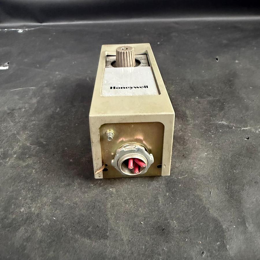 Used HONEYWELL T675A 150 TEMPERATURE CONTROLLER