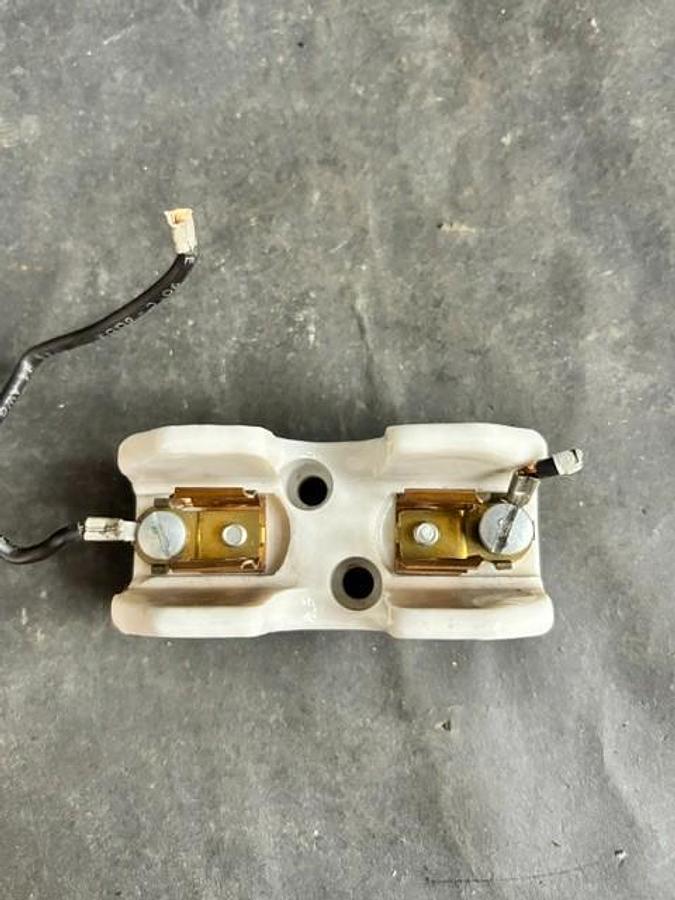 Used THOMAS & BETTS 388-401 FUSE HOLDER