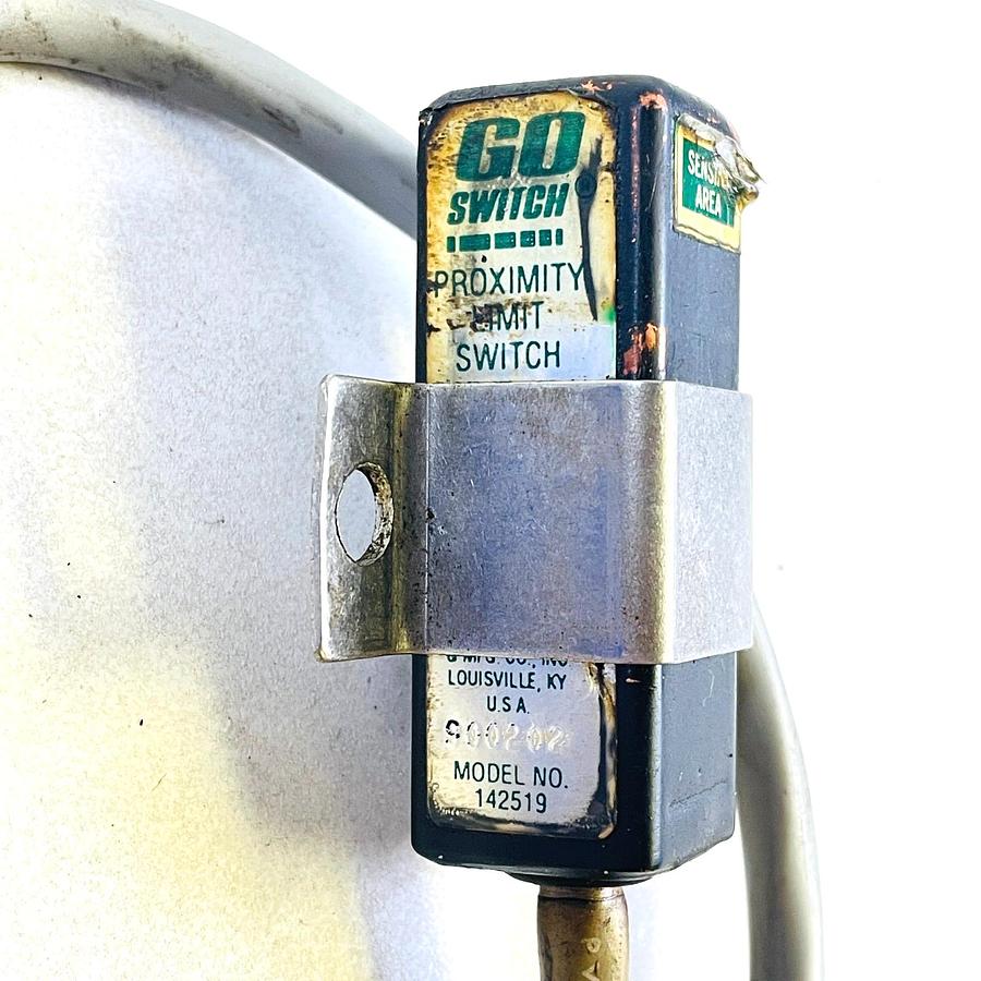 Used GO SWITCH 142519 PROXIMITY LIMIT SWITCH MAGNETIC SENSOR BRACKET TOPWORX USA