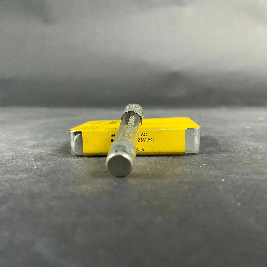 BUSSMANN MDL 6-1/4 FUSE - SET OF 4 ($5 OBO)