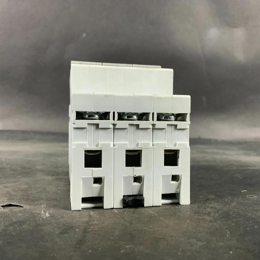 Used OEZ LSNC16 CIRCUIT BREAKER ($20 OBO)