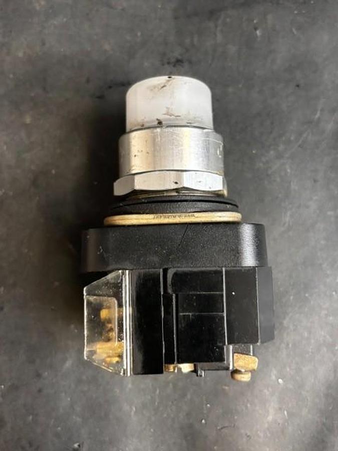 Used ALLEN BRADLEY 800T-PT16 SERIES N WHITE PUSHBUTTON SWITCH ($16 OBO)