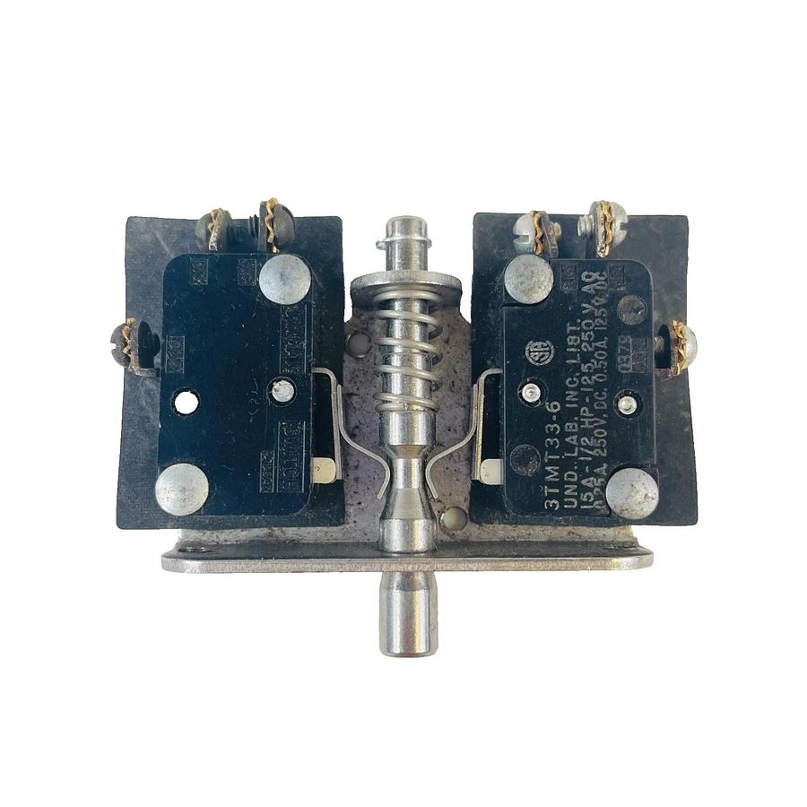 Used UNIMAX 23TL6-4 SPRING LOADED PLUNGER DUAL MICROSWITCH INTERLOCK SPDT REFURBISHED
