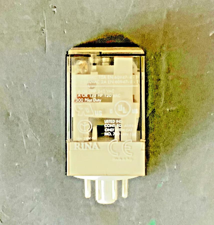 Used ALLEN BRADLEY 700-HA32Z24-SERIES D ($14 OBO)