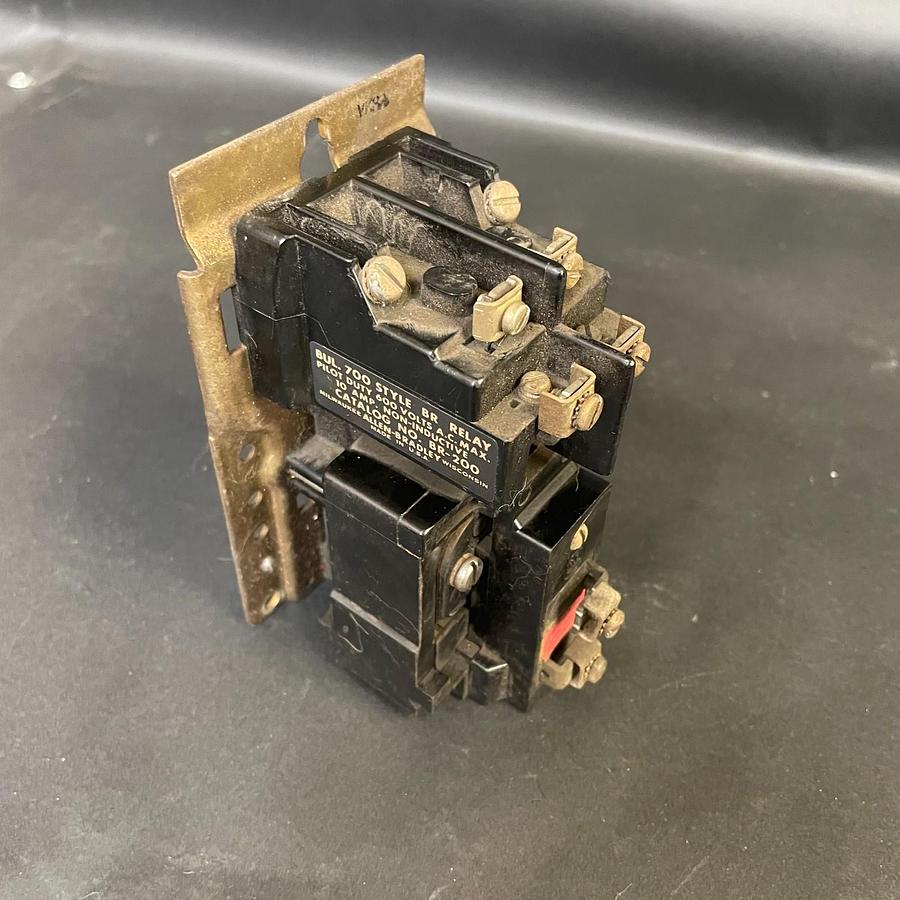 Used ALLEN BRADLEY BUL. 700 STYLE BR-200 RELAY