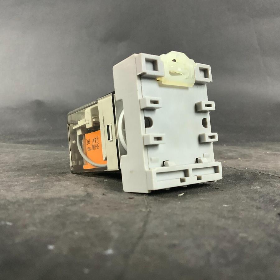 Used ALLEN BRADLEY 700-HA32A24 GENERAL PURPOSE RELAY ($17 OBO)