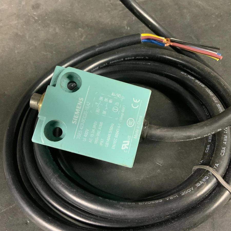 Used SIEMENS 3SE5 423-0CC20-1EA2 LIMIT SWITCH ($65 OBO)