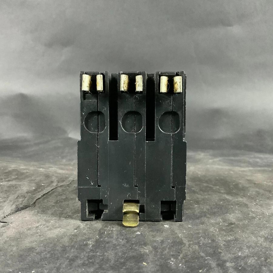 Used SQUARE D L-5663 CIRCUIT BREAKER ($20 OBO)
