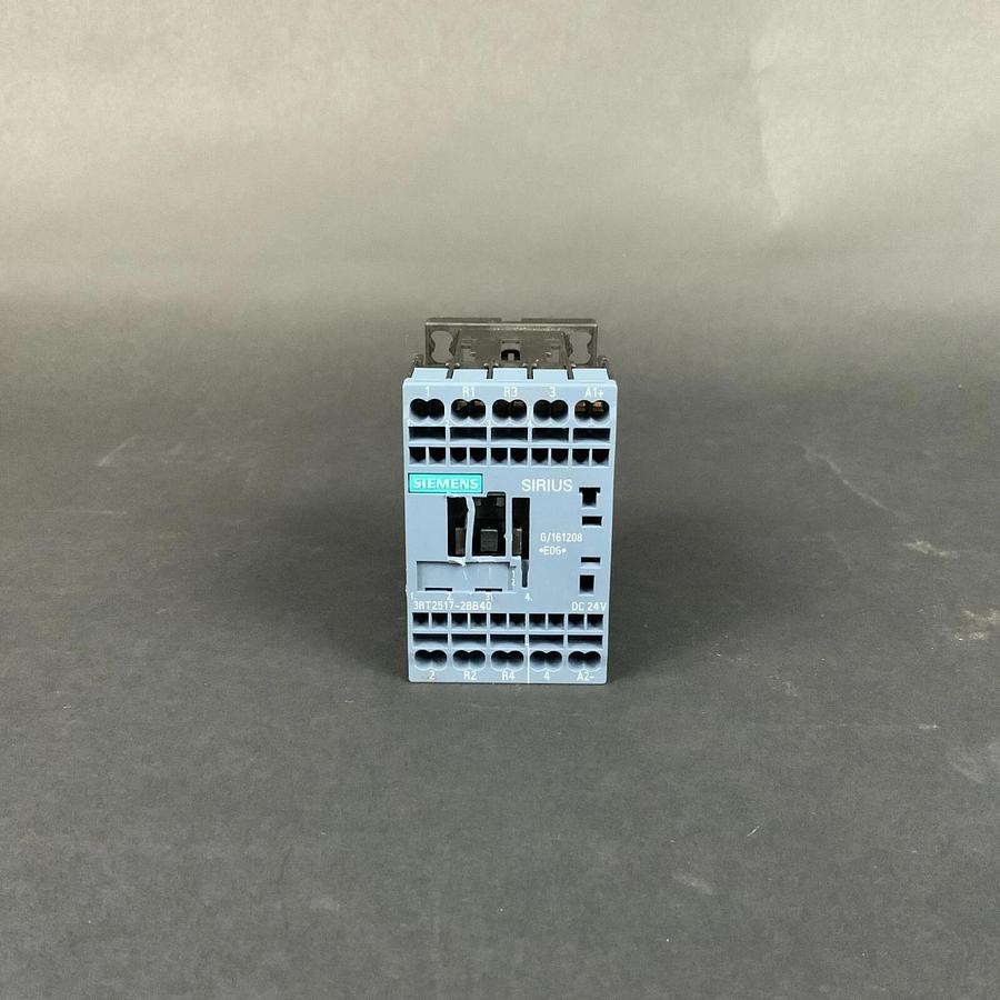 Used SIEMENS 3RT2517 2BB40 CONTACTOR ($30 OBO)