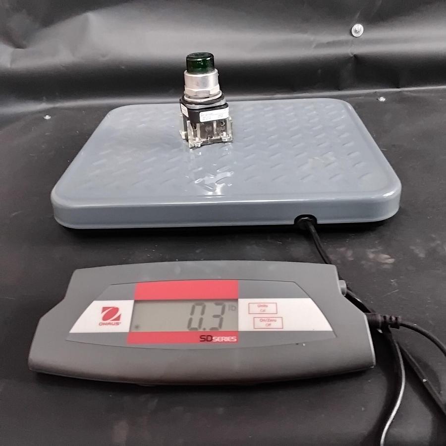 Used ALLEN BRADLEY 800-QTH24G GREEN PUSHBUTTON ($40 OBO)