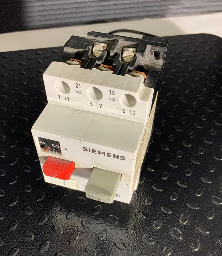 Used SIEMENS 3VE1010-2D ($49.99/EACH OBO)
