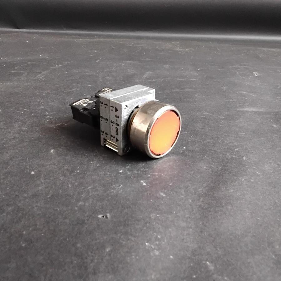 Used SIEMENS 3SB3403-0B ORANGE PUSHBUTTON ($16 OBO)