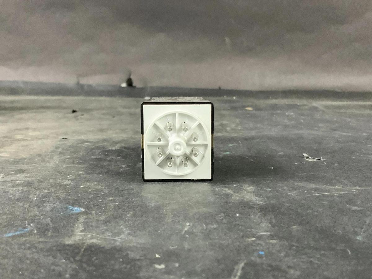 Used ALLEN BRADLEY 700-HA32Z24-4-SERIES D ($13 OBO)