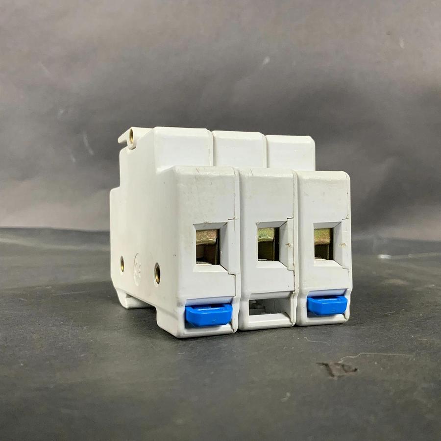 Used ALLEN BRADLEY 1492-FB3C30-L SER A FUSE HOLDER ($25 OBO)