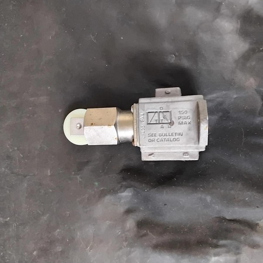 Used PARKER C9425 CONTROL VALVE ($102 OBO)