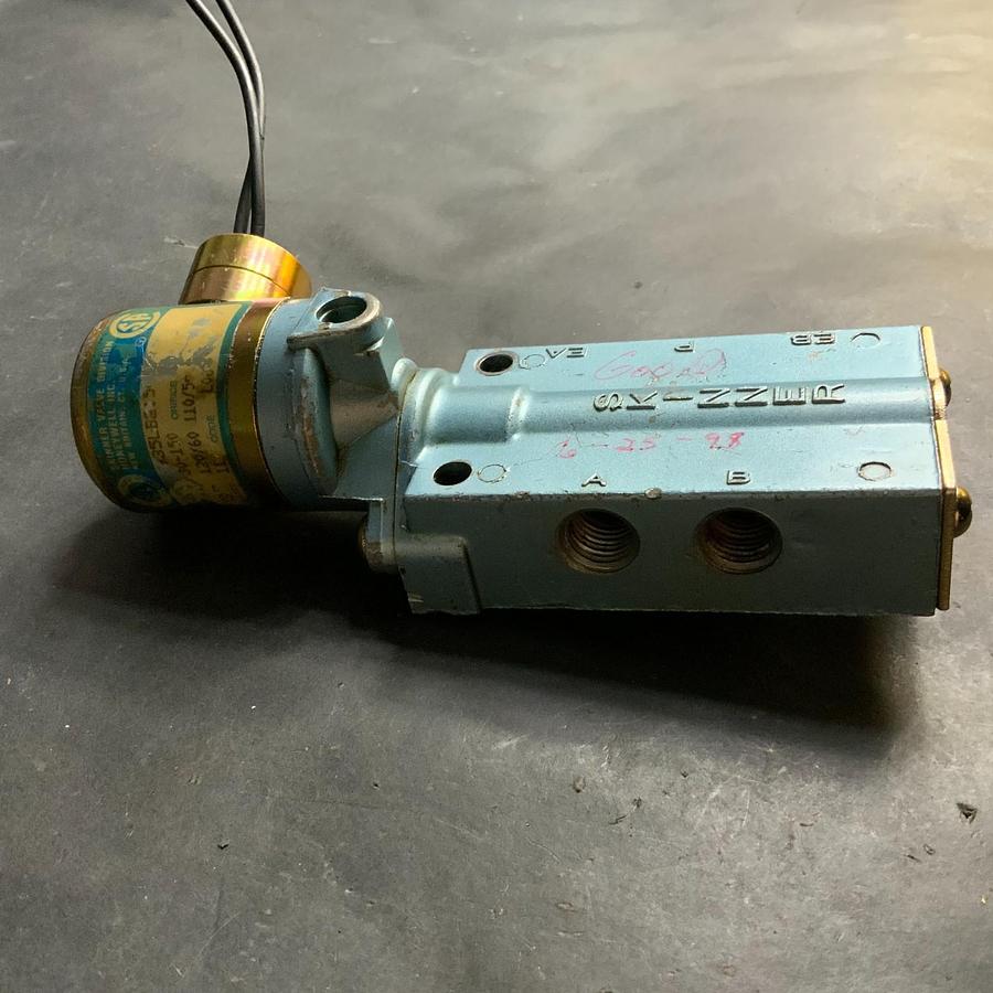 Used SKINNER SOLENOID VALVE H935LB2150 120V AC 1/4 NPT ($115 OBO)