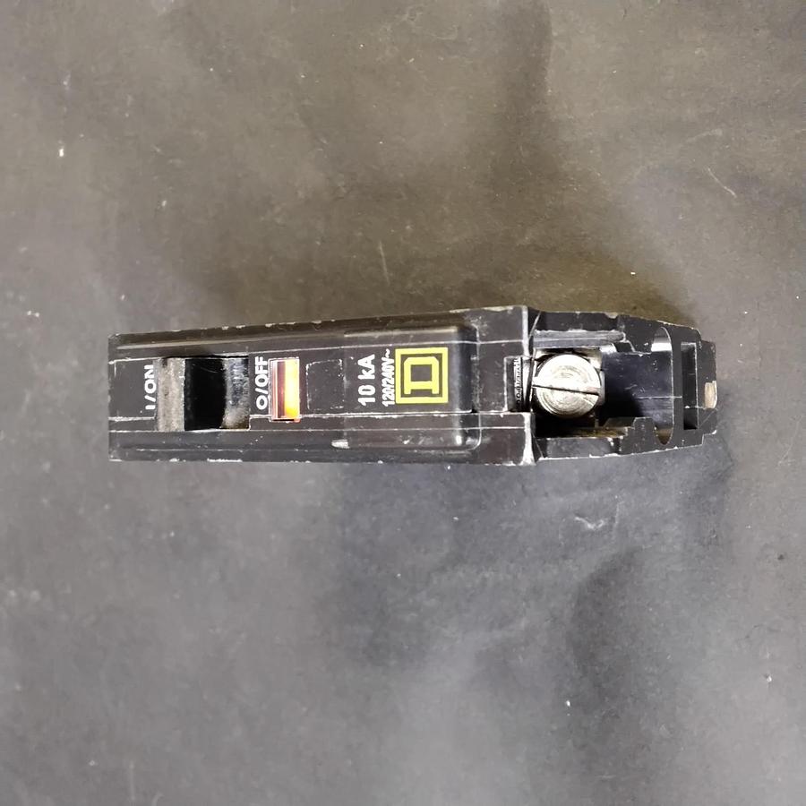 Used SQUARE D QOB CIRCUIT BREAKER ($7 OBO)