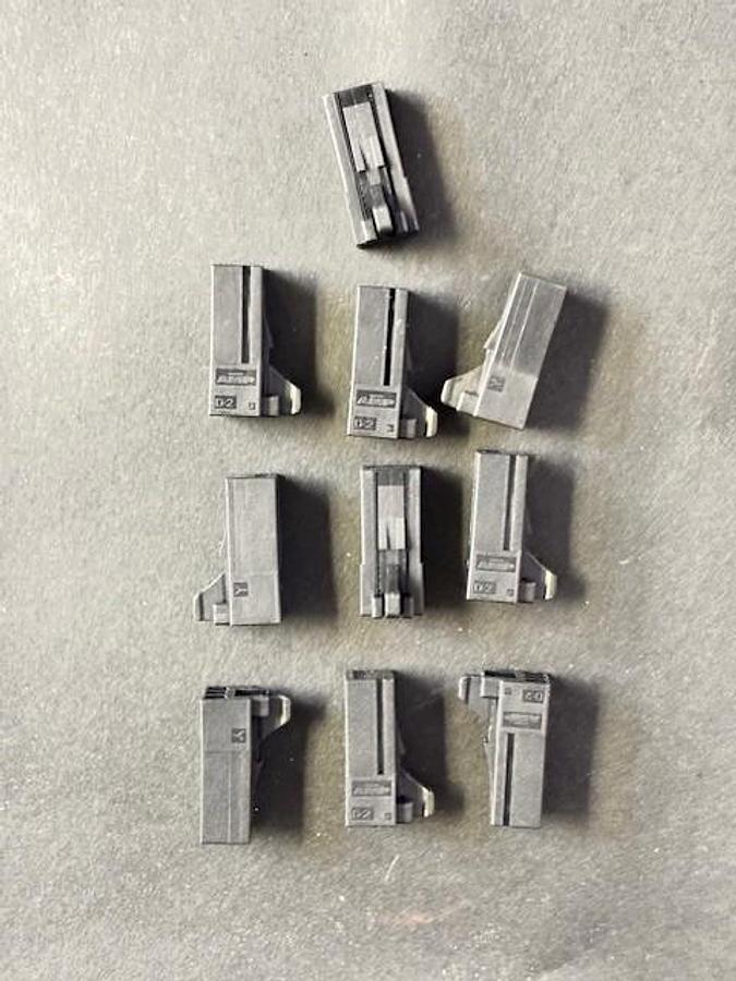 Used TE CONNECTIVITY D-2 2-1318120-3 CONNECTORS Y 10PCS