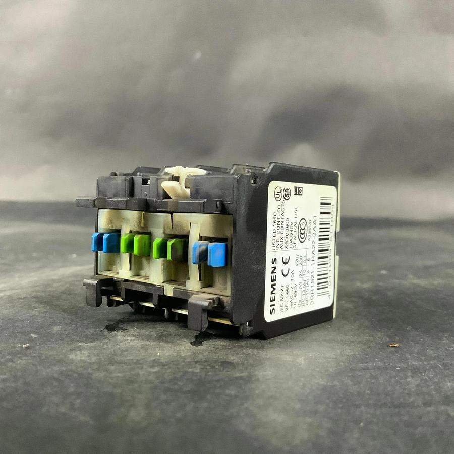 Used SIEMENS 3RH1921-1HA22-3AA1 CONTACTOR ($35 OBO)