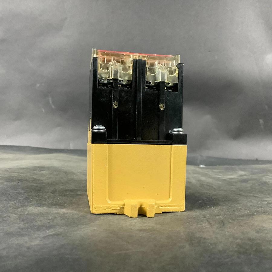 Used ALLEN BRADLEY 700S-P220A1 SER D SAFETY CONTROL RELAY ($30 OBO)