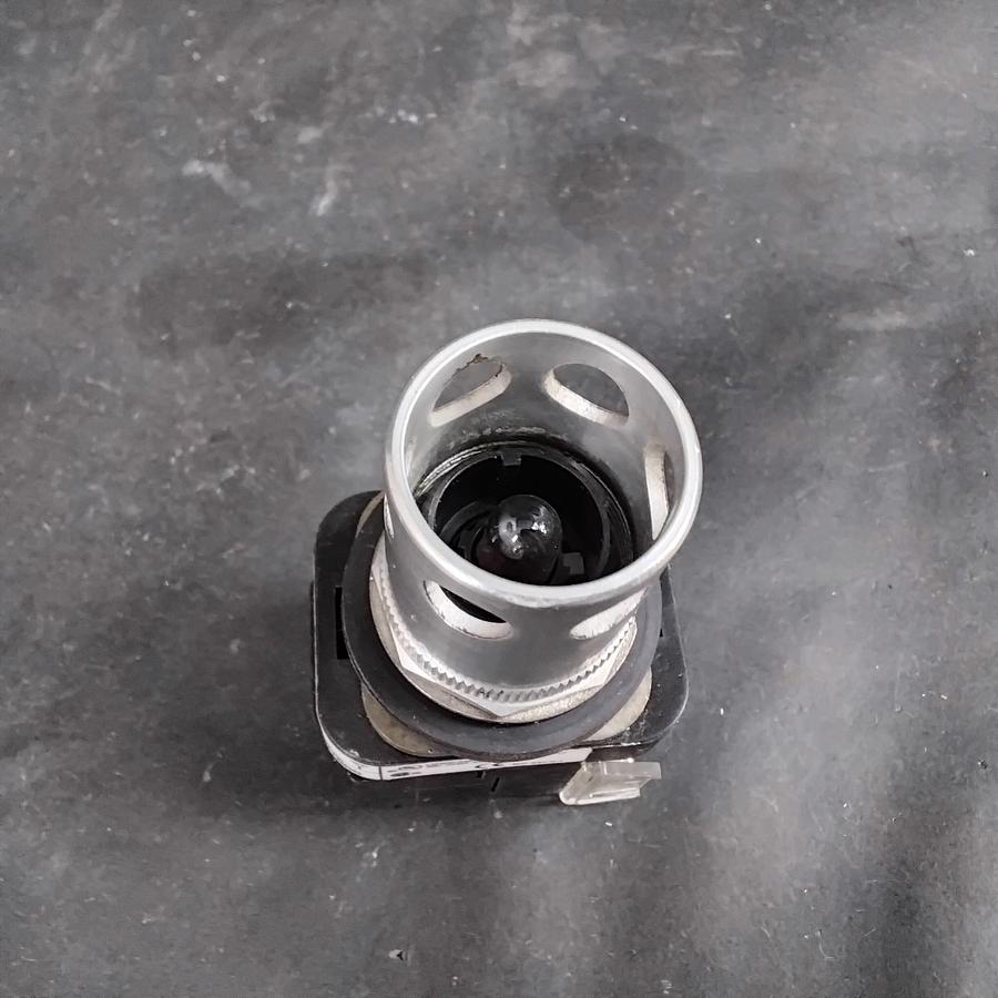 Used ALLEN BRADLEY 800T-PA16 SERIES T PUSHBUTTON SWITCH- NO LENS CAP ($14 OBO)