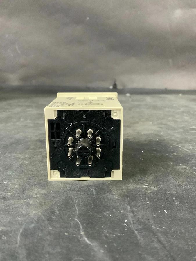 Used OMRON H3CR-H8L  - TIME DELAY RELAY ($16 OBO)
