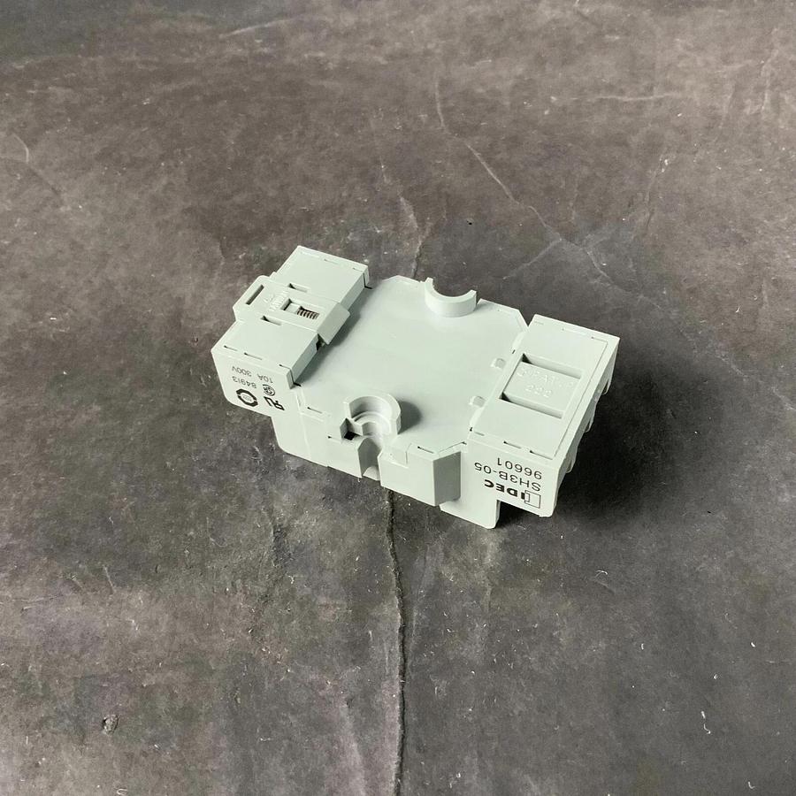 Used IDEC SH3B-05 RELAY SOCKET ($5 OBO)
