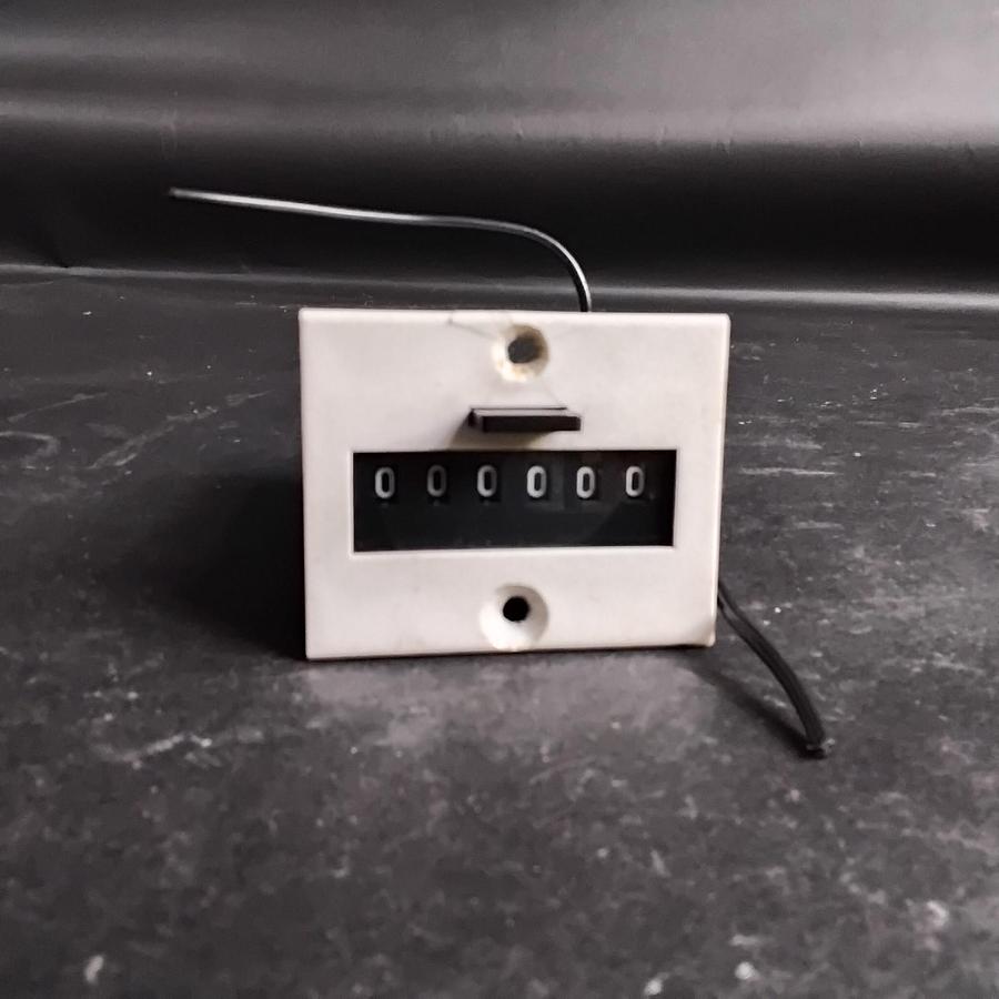Used REDINGTON P2-4906 COUNTER ($20 OBO)