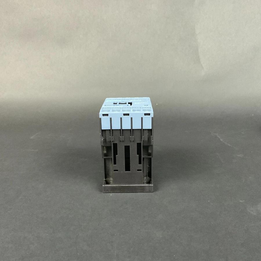 SIEMENS 3RT2017-2BB42 CONTACTOR ($26 OBO)